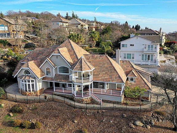 2nd image of 3389 Beatty Dr