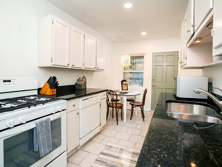 Kitchen/Dining area
