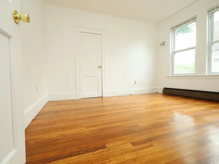 98 Woodside Ave — Photo 7