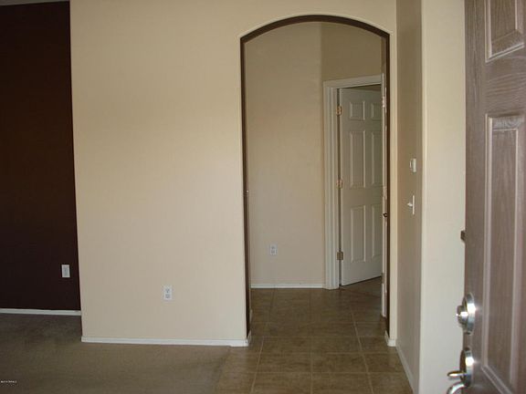3rd image of 1060 E Mount Shibell Dr