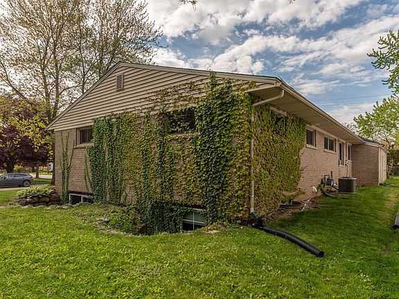 4th image of 2215 Runnymede Blvd