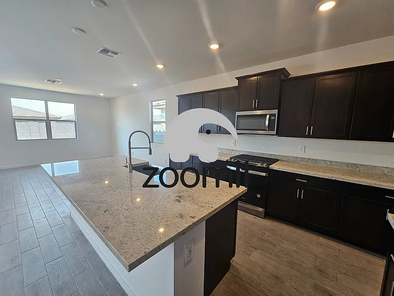 16047 W Honeysuckle Dr — Photo 5