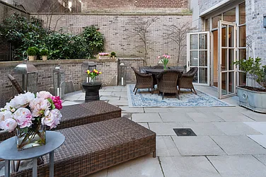 Rented by R New York