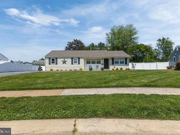 15 Cassandra Rd, Newark, DE 19702