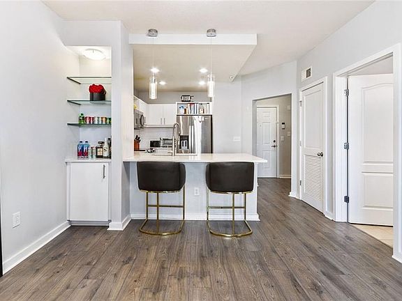 4th image of 390 17th St NW Unit 5031