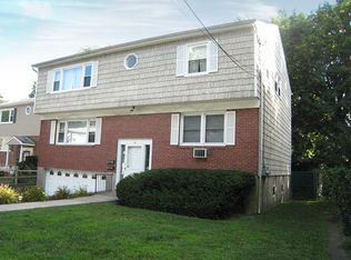 16 Walnut Ln, Harrison, NY 10528