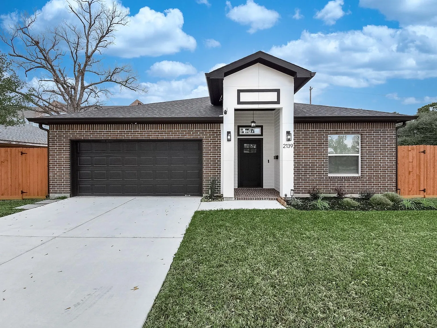 3 bed, 3.0 bath, 2352 sqft, $3,200 — Photo 3
