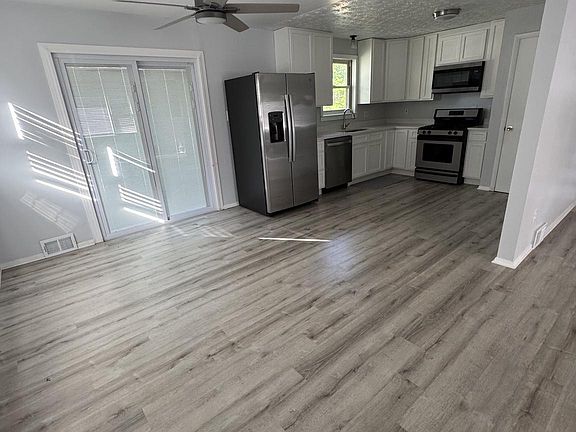 5th image of 7410 Dickenson St