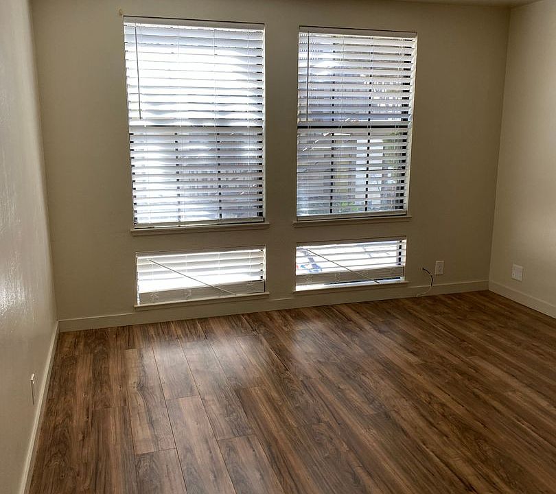 2nd image of 3263 Belmont Ave APT 1