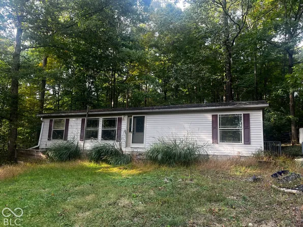 9089 Gold Point Rd, Trafalgar, IN 46181