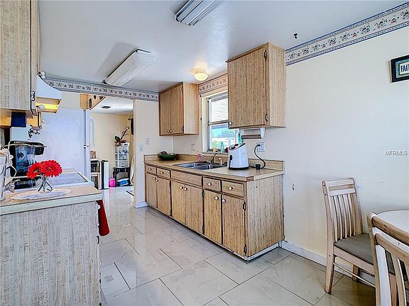 3rd image of 10110 Chapel Hill Ct