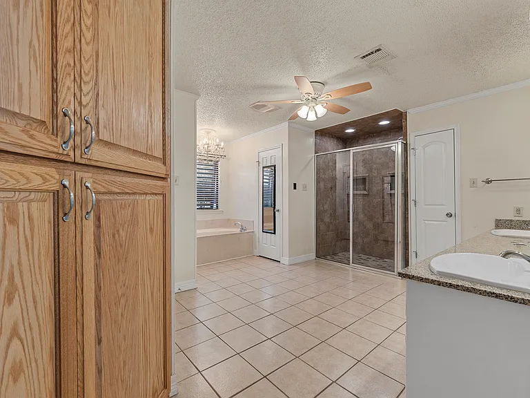 9622 Oak Springs Dr — Photo 27