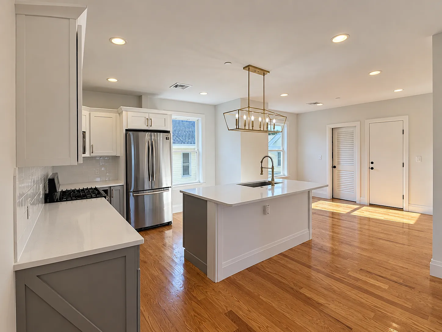3 bed, 1054 sqft, $3,600 — Photo 4