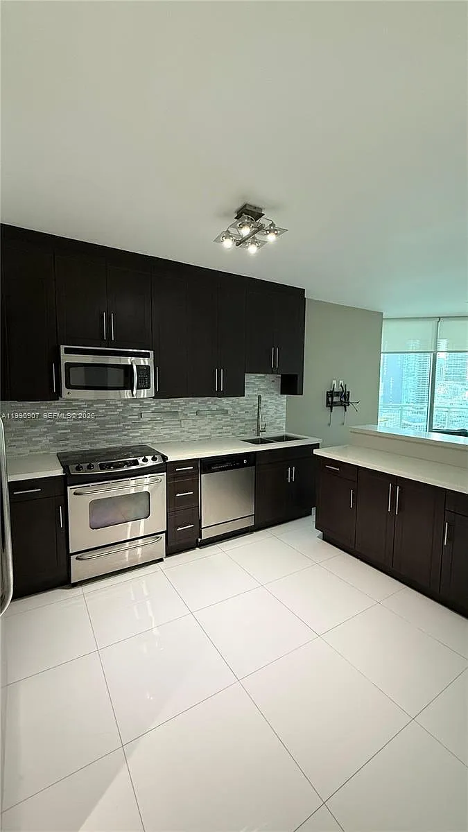 Building Photo - 350 S Miami Ave