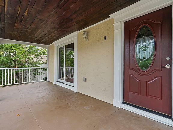 3rd image of 118 Bruce Ave