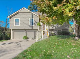 7132 N Hickory St, Kansas City, MO 64118