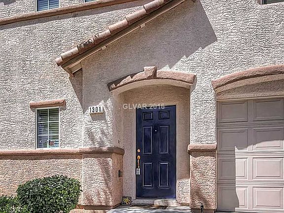3rd image of 1301 E Golden Apple St
