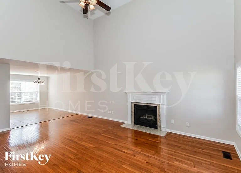 3713 Jolene Ct — Photo 2