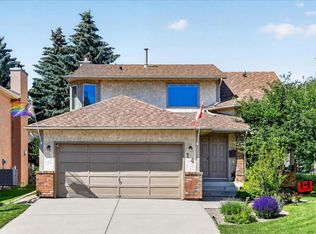 14 S Hawkdale Gate NW, Calgary, AB T3G 2W6