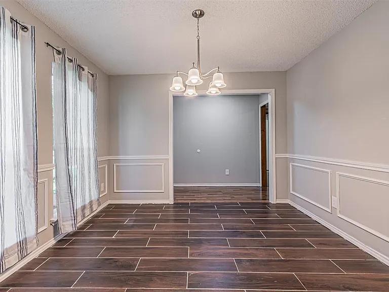2801 Cambridgeshire Dr — Photo 7