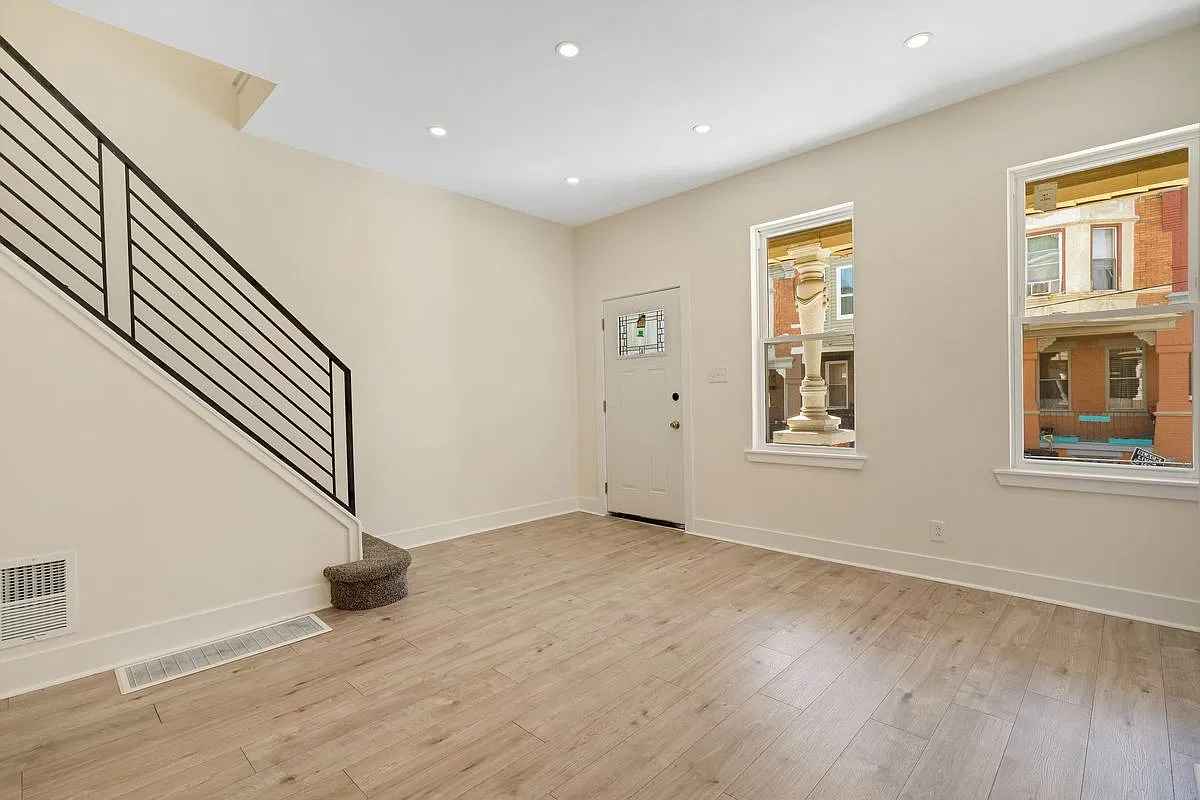 3 bed, 1.5 bath, 1344 sqft, $2,000 — Photo 3