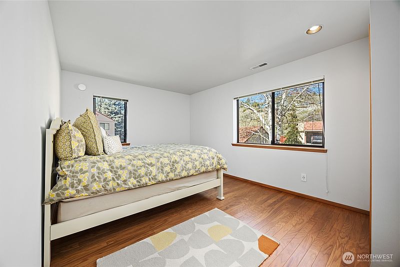 4th image of 100 Lake Chelan Shores Drive #18-8