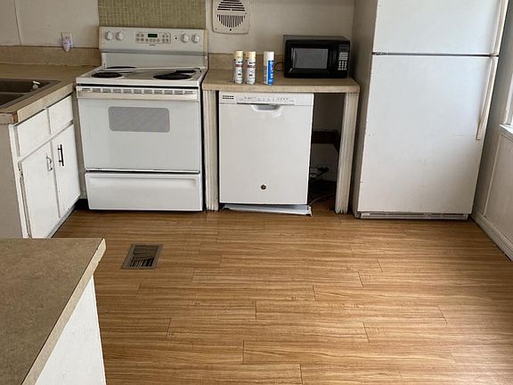4th image of 16173 SE 13th St