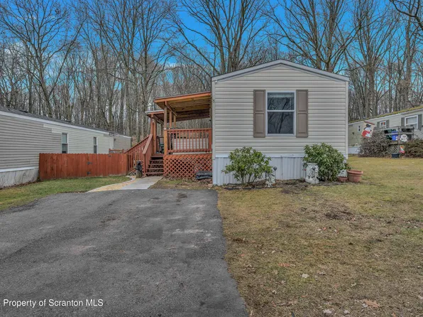 8 Joyce St, Moosic, PA 18507