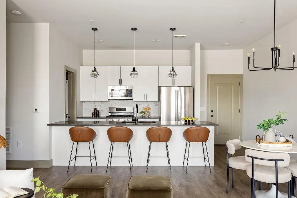 2 bed, 2.0 bath, 1143 sqft, $2,600 — Photo 3