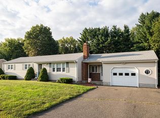 7 Bobolink Ln, Enfield, CT 06082