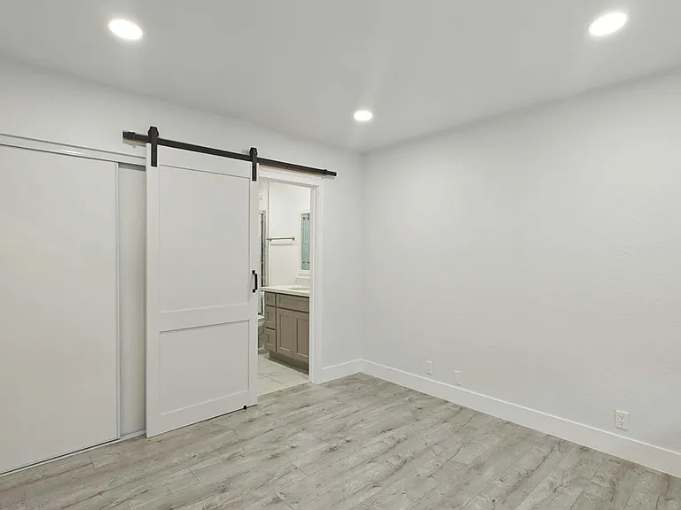 1626 Riverside Dr — Photo 12