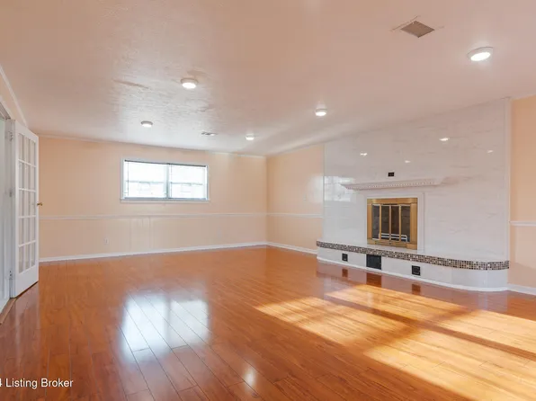 3704 Sudbury Ln, Louisville, KY 40220