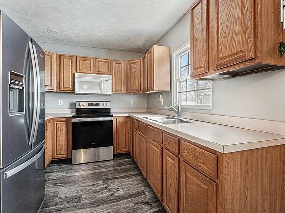 5th image of 210 N Decker Ave