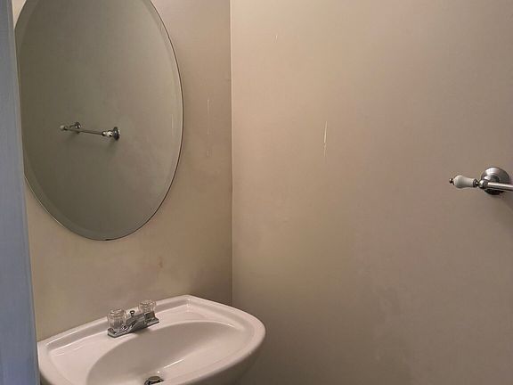 5th image of 843 Rozie Way SW