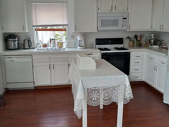 Kitchen off D/F room