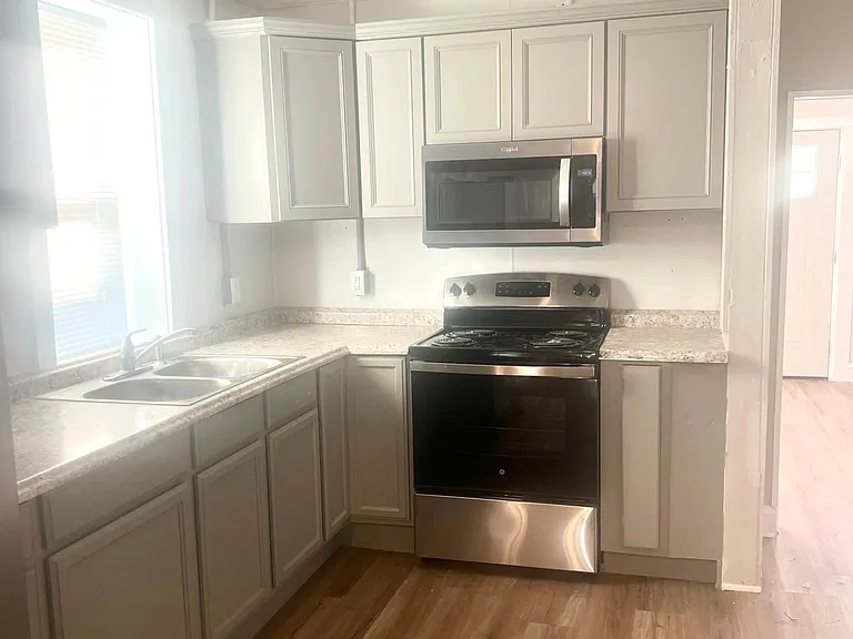 824 Green St — Photo 12