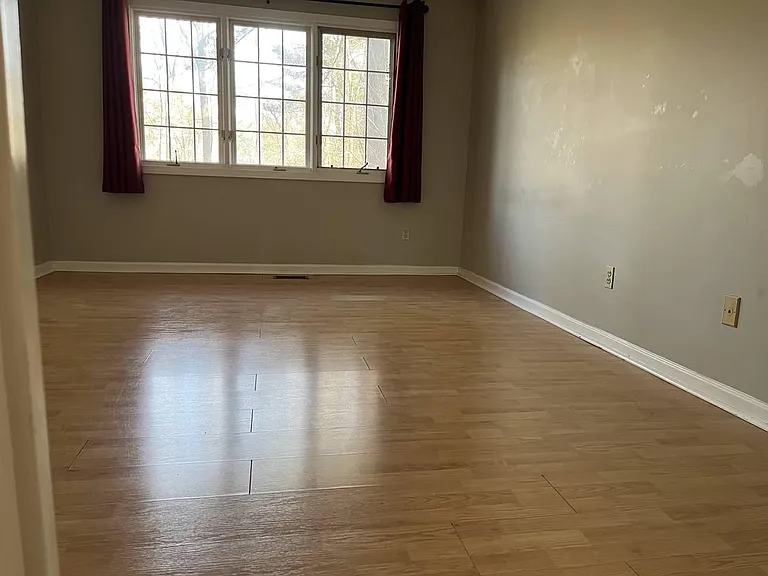 4 Turnbridge Ln — Photo 11