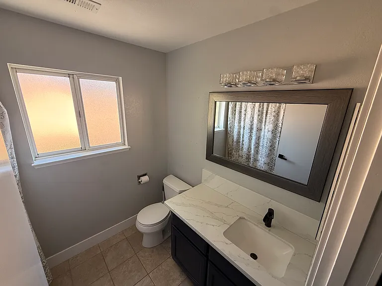907 Elm St — Photo 30