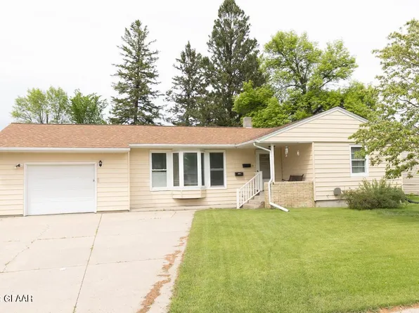 918 19th St NW, East Grand Forks, MN 56721