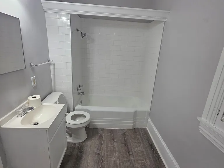 277 E Broadway — Photo 2