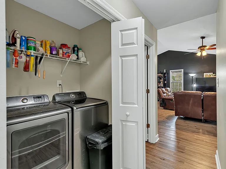 410 Jasmine Ln — Photo 15