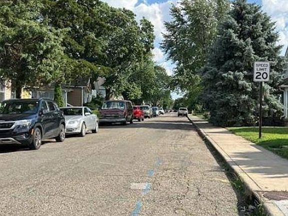 Exterior Neighborhood (street photo)