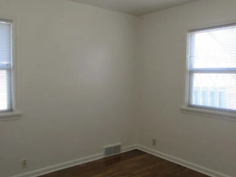 1456 E Elm St — Photo 14