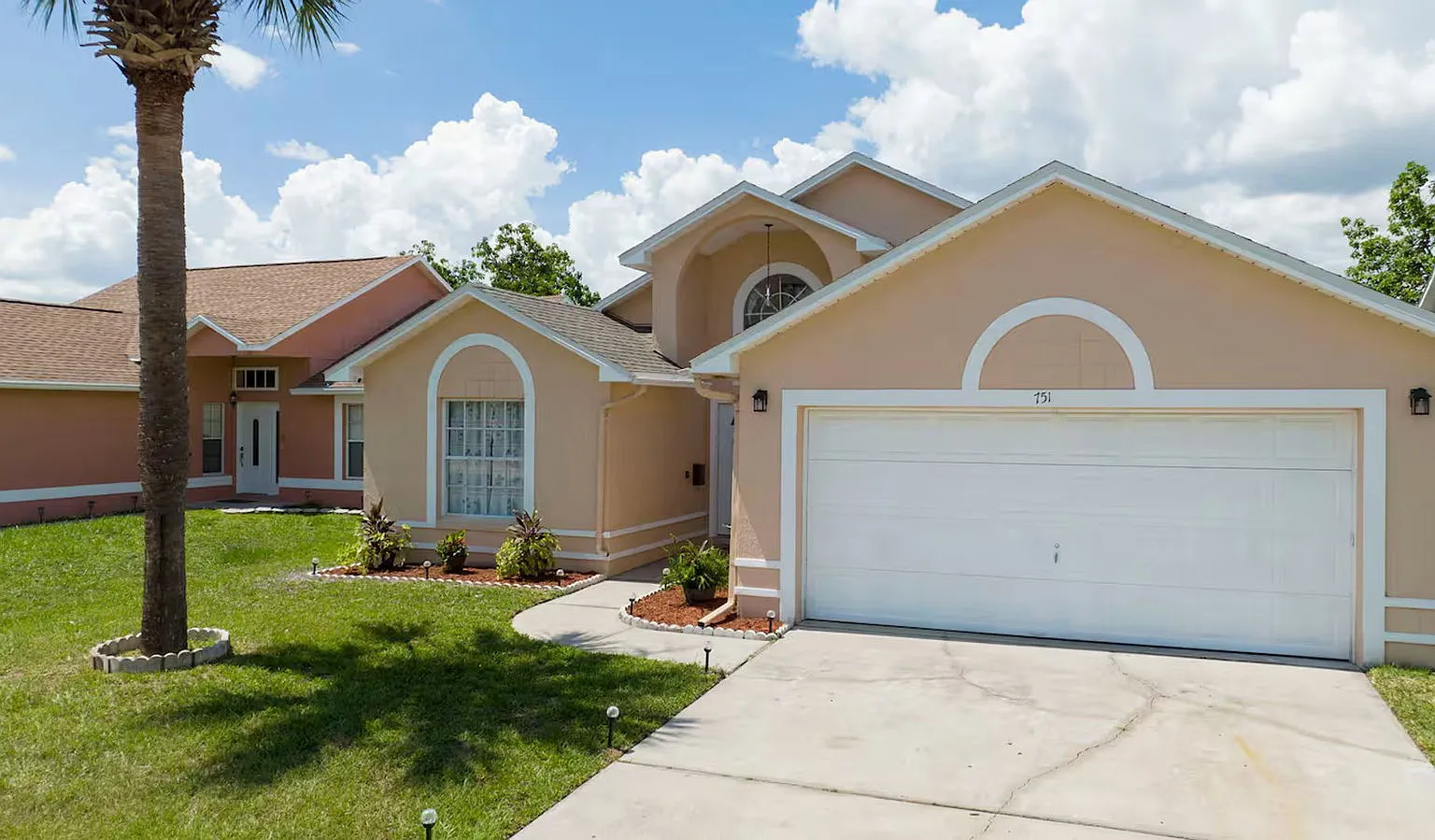 3 bed, 2.0 bath, 1344 sqft, $2,740 — Photo 2
