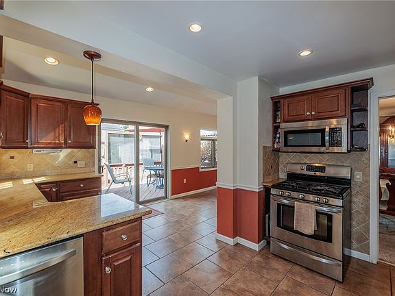 5th image of 3166 W 162nd St