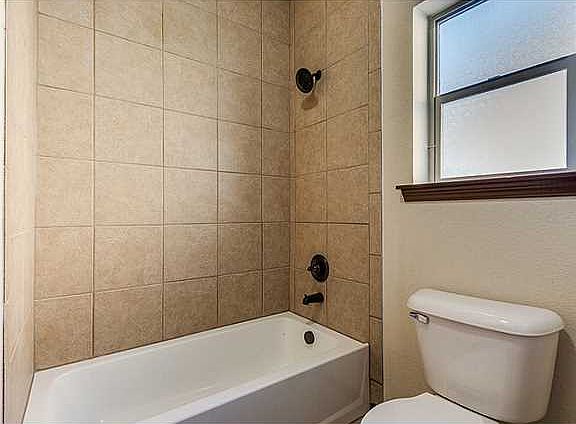4th image of 5608 New Castle Ct