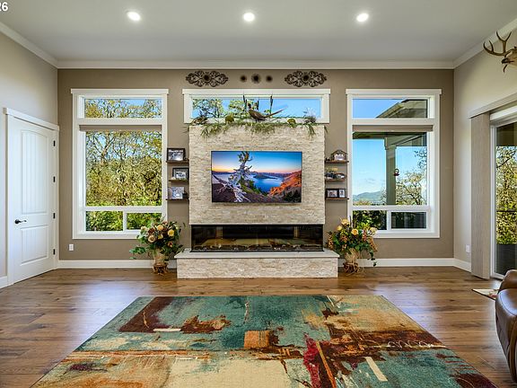 5th image of 225 Summit Ridge Ln