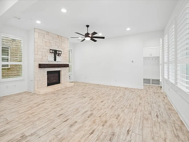8047 Sunflower Ln — Photo 3