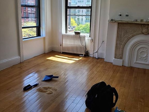 5th image of 501 W 45th St APT 4E