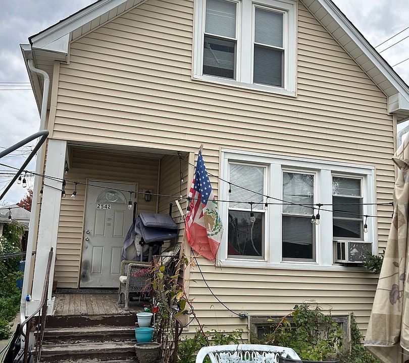 2nd image of 2542 N Long Ave